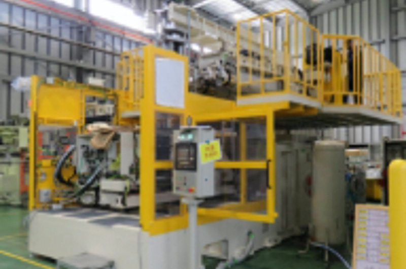 ケミカルタンク用多層成形機(jī)<