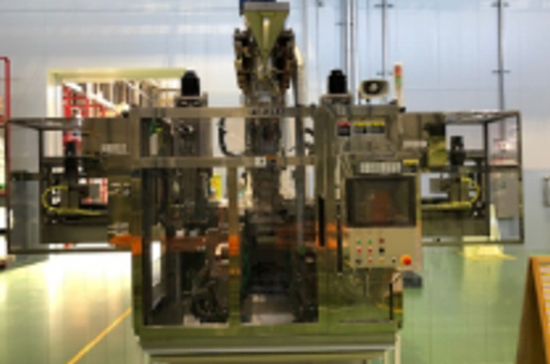 クリーンルーム対応の輸液ボトル成形機(jī)<